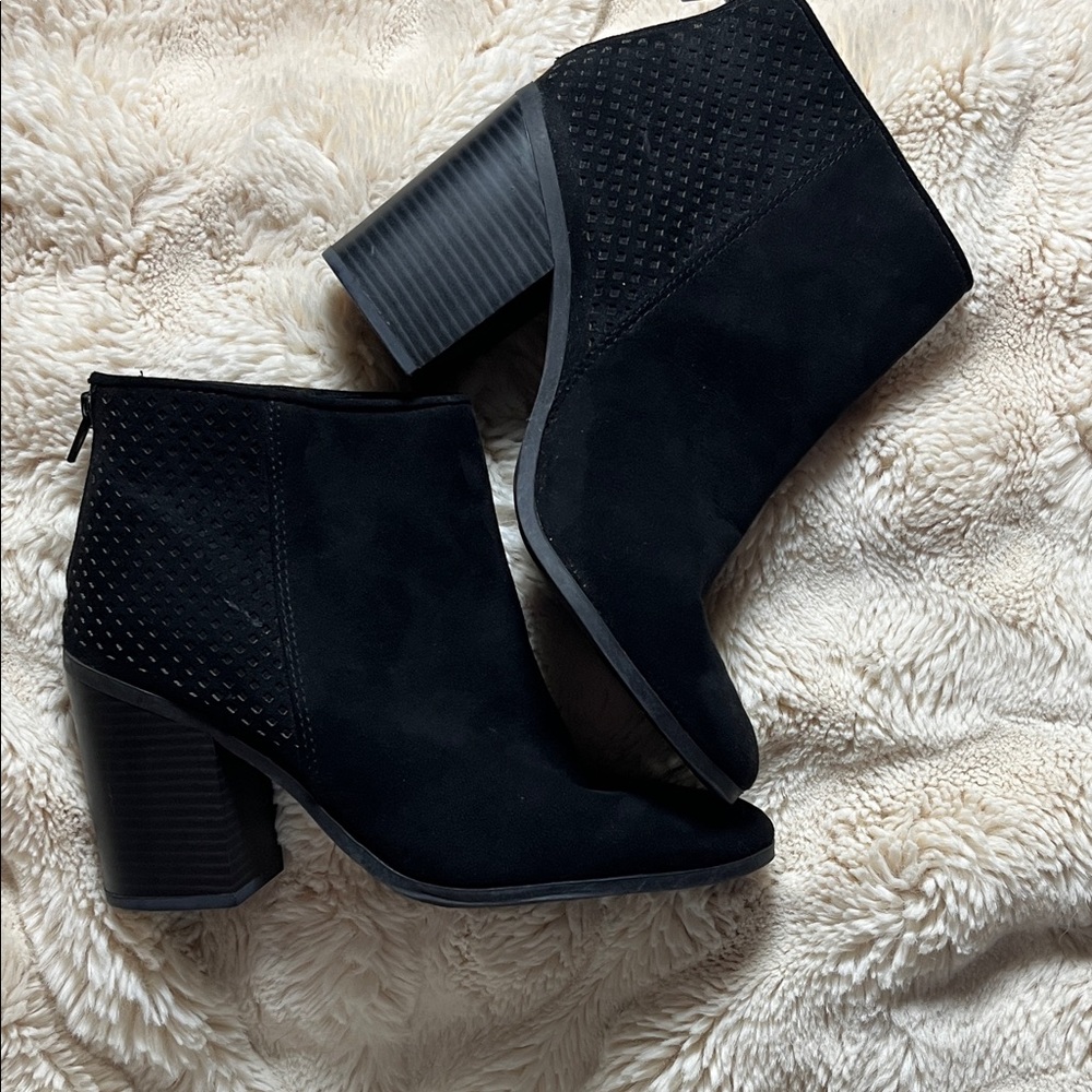 Elegant Black Ankle Boots